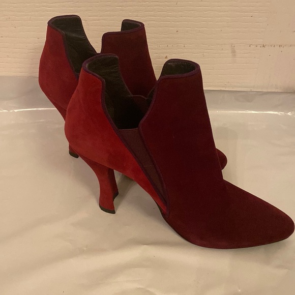 Stuart Weitzman Shoes - Stuart Weitzman burgundy ankle booties size 6.5